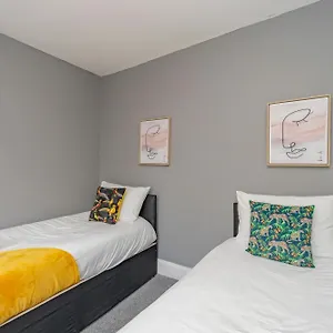 https://funky-3bedroom-house-next-to-brighton-station.brighton-hotels-england.com