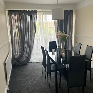 https://stunning-3-bedroom-property-large-rooms.cambridgehotelsuk.com